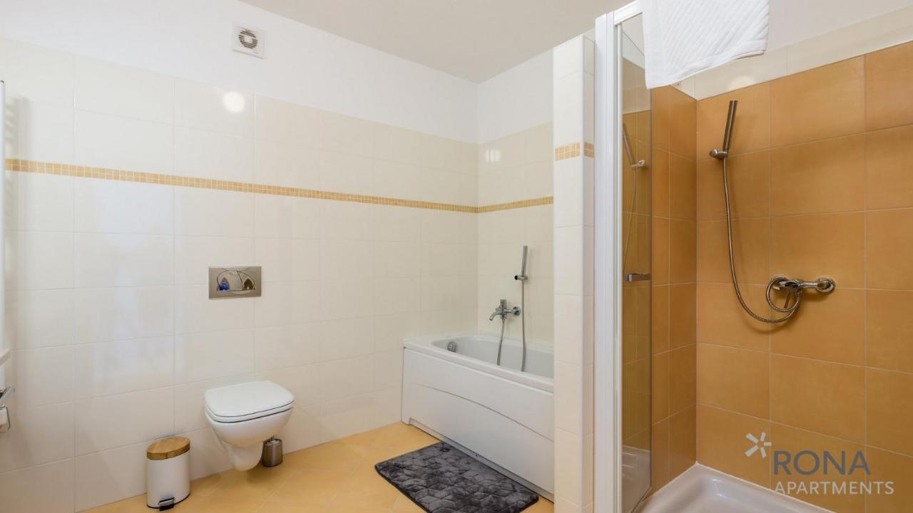 Rona Apartment Denis ウマグ エクステリア 写真